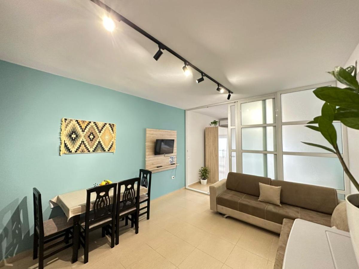 Trea Accomodations - On Private Beach With Sunbed & Umbrella Vlorë Εξωτερικό φωτογραφία