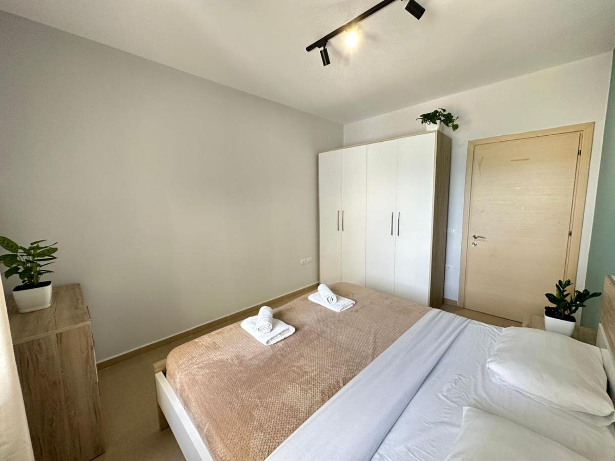 Trea Accomodations - On Private Beach With Sunbed & Umbrella Vlorë Εξωτερικό φωτογραφία